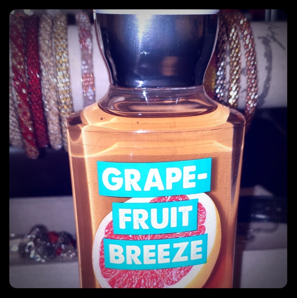Bath and Body Works Grapefruit Breeze, new!